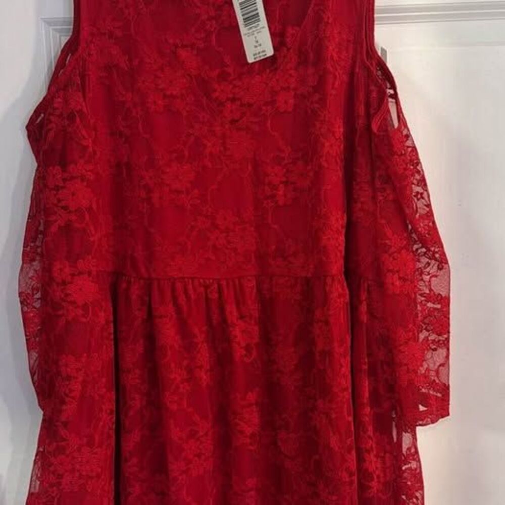 NWT Torrid 1 (14/16) Red Cold Shoulder Top